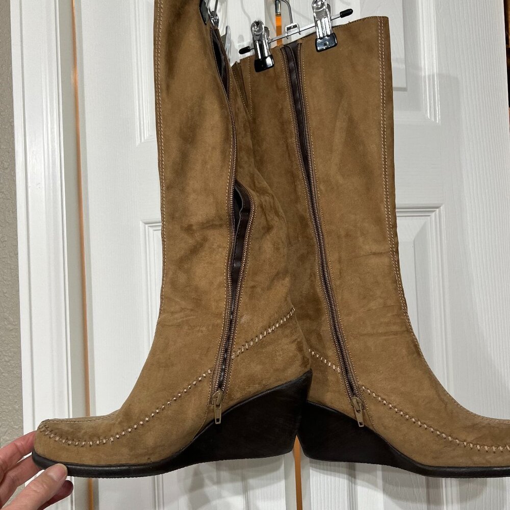 Target Merona Wm 9.5 Suede Camel Man Made Leather Side Zip Wedge Heel Boots Boho